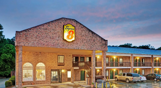 Кровать в общем номере Super 8 by Wyndham Marietta/West/Atlanta Area