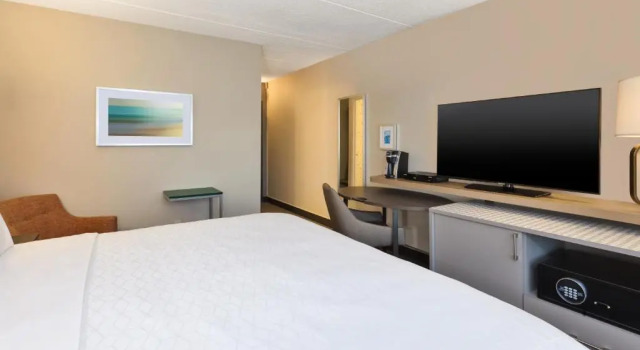 Двухместный номер Standard с видом на сад Holiday Inn Westbury-Long Island by IHG