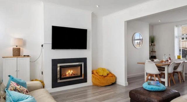 Comfrey Cottage - Lovely Cottage Near the Beach