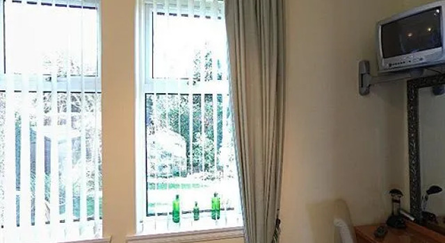 Bield B&B, Забронировать Отель «постель и завтрак» Отели Эдинбурга с парковкой, рядом с Dean Village, Парковка