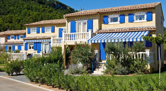 Terraced house with air conditioning in the residence Le Clos des Oliviers