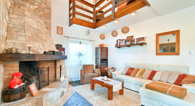 Beautiful Home in Karlovac With Sauna, Wifi and 3 Bedrooms, Đặt Nhà nghỉ dưỡng Nhà tranh ở Karlovac county, Nhà tranh