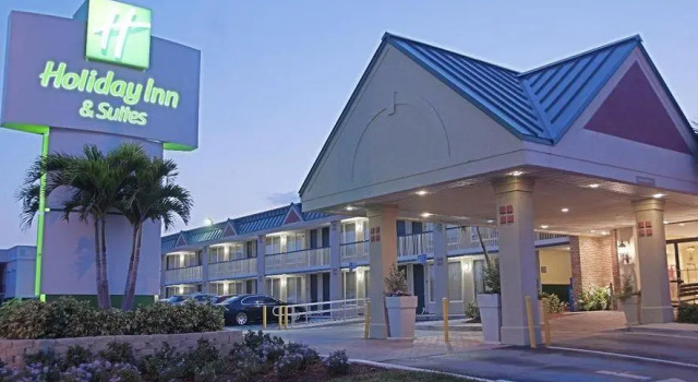 Четырёхместный номер Standard Ocean Breeze Inn Vero Beach