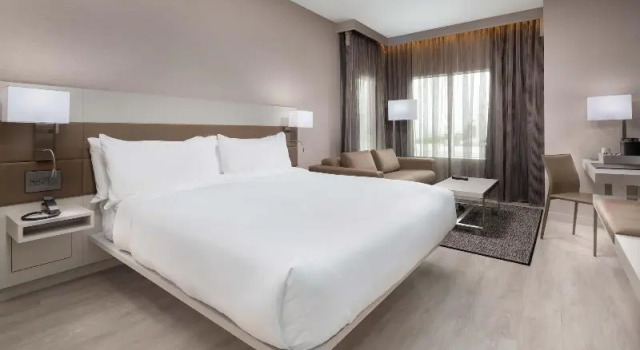 Четырёхместный номер Standard AC Hotel by Marriott Los Angeles South Bay