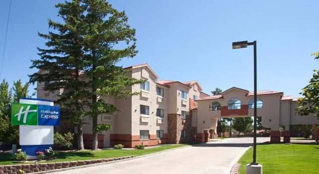 Run of House Holiday Inn Express Show Low by IHG