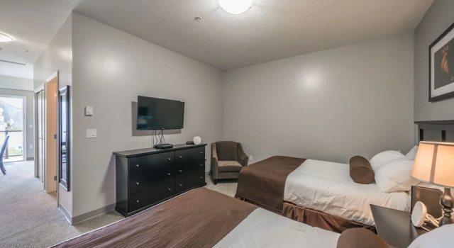 Четырёхместный номер Standard Sportsman's Inn on the Harbour Front