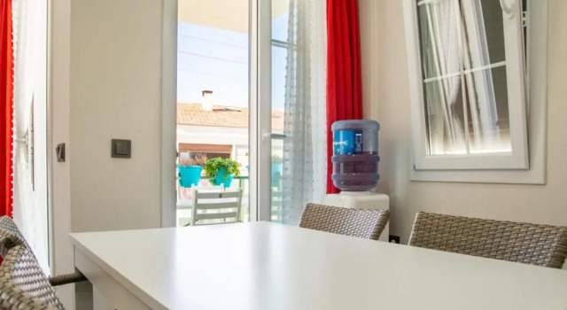 Vibrant and Central Flat Near Sea in Cesme