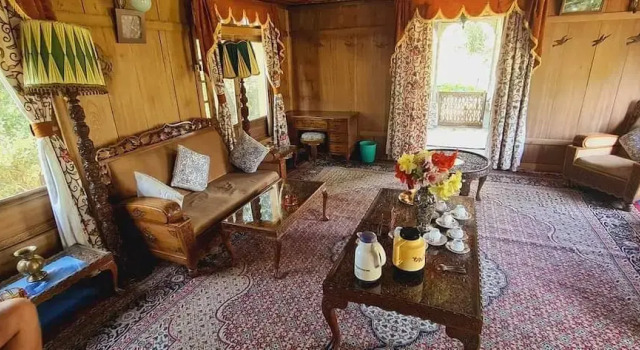 Queens Lake House, Забронировать Отель Бизнес-отели Jammu & Kashmir Ski, 4* 5*