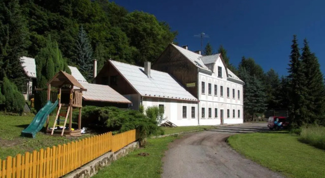Penzion Pod Houskou, Rezerwuj Pensjonat Blatce Kokorinsko