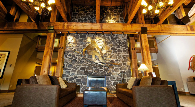 Tantalus Resort Lodge, Buchen Sie Resort Hotels in Whistler mit Pool, Schwimmbad