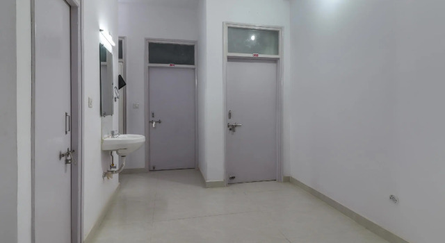 OYO 49701 Abhi Residency White House, Забронировать Отель Отели Гомти Нагара с парковкой, Парковка