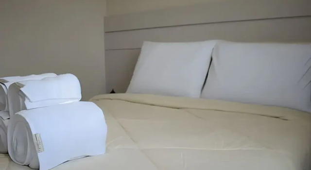 APTO prox Ponte amizade 5 pessoas com AC