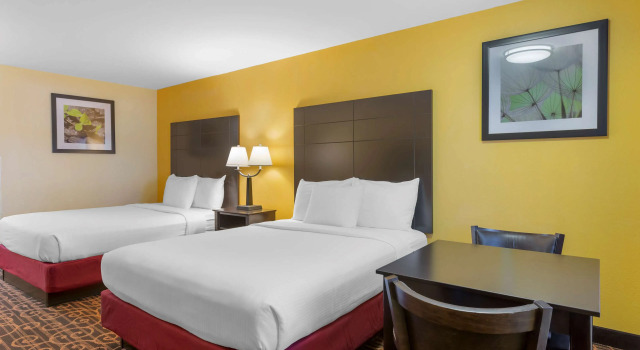 Четырёхместный номер Standard Best Western Benton Inn