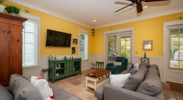 Fin-tastic Bungalo at Sandestin by Destin Getaways, Rezerwuj Willa Hotele w Emerald Coast z parkingiem, Parking