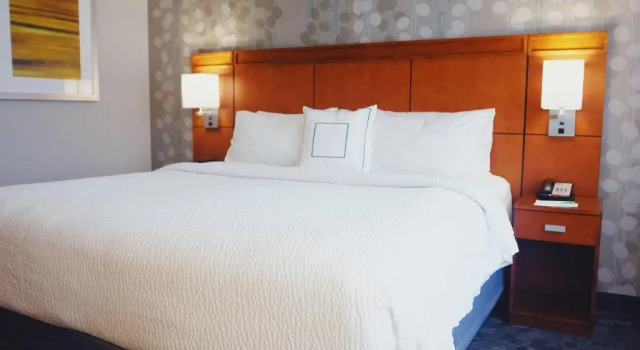 Двухместный люкс c 1 комнатой Courtyard by Marriott Owensboro