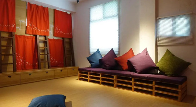 Кровать в общем номере (женский номер) Cao Ji Book Inn Hostel