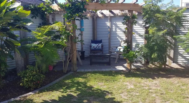 The Sunshine Bungalow - Mangawhai Heads Home, Забронировать Отель Мангафаи Хедс Kaipara