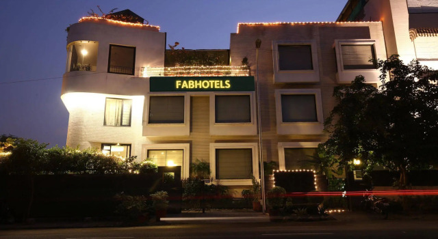 FabHotel Club Royale Airport, Забронировать Отель Отели Солт-Лейк-Сити 3 звезды, 3*
