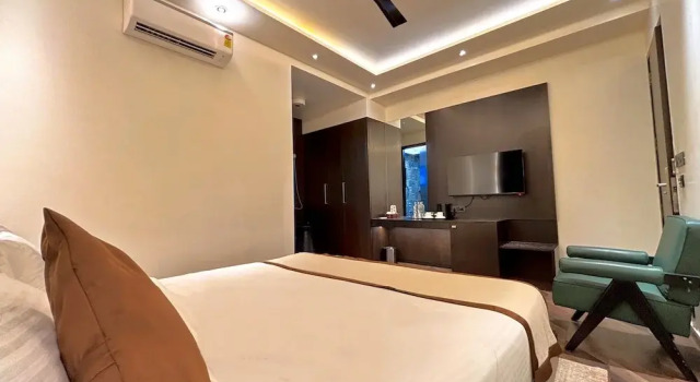 Номер Standard The Long D Hotel Surat Airport Rd