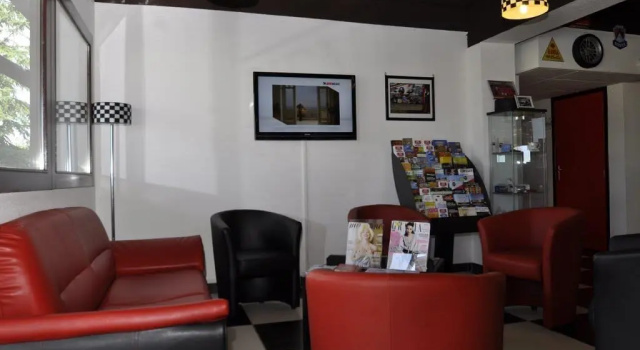 Enzo Hotels Cannes-Écluse by Kyriad Direct, Забронировать Отель Канн-Эклюз Seine-et-Marne