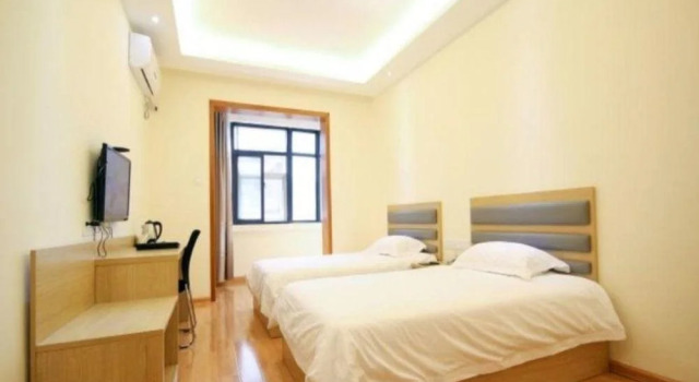 Xi'an Qinguan Business Hotel, Rezerwuj Hotel Yanta , w pobliżu Tiyuchang Station