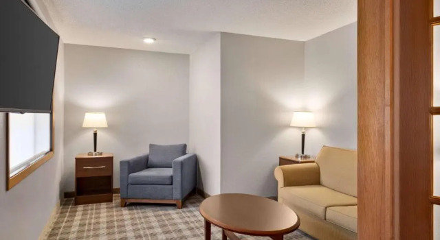 Двухместный люкс Deluxe AmericInn by Wyndham Bemidji