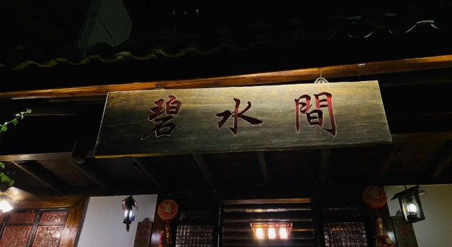 Номер Deluxe Yangshuo River Lodge Hotel--English speaking team&Swimming pool&Activties organized&Free pick up from Airport or TS over 3 nights
