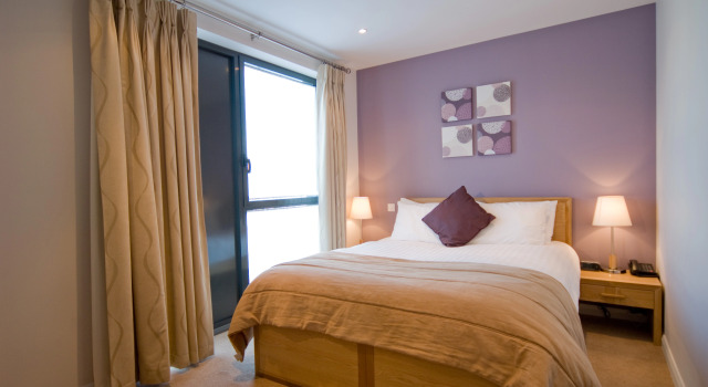 Liberty Apartments by BridgeStreet, Varaa Huoneisto Hotellit Channel Islands uima-altaalla, Uima-allas