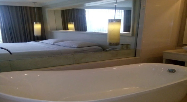 Rolling Stone, Book Hotel 3-Star Hotels in East Java, 3*