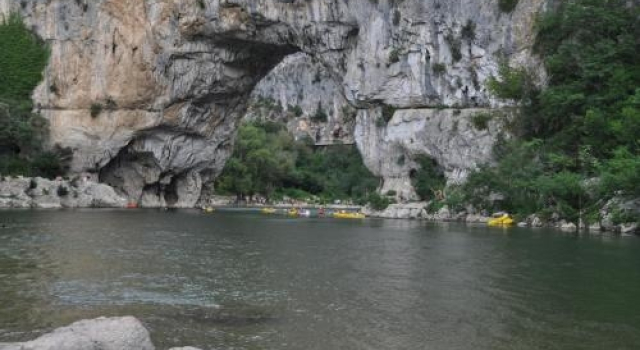 Camping Les Rives d'Auzon, Rezervovat Kemp Lavilledieu Ardèche