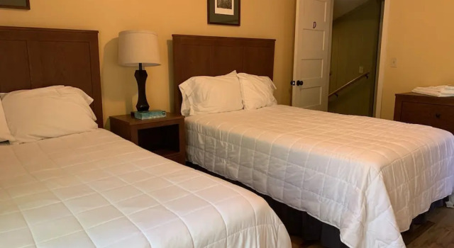 Коттедж с 4 комнатами Kanuga Inn & Lodging