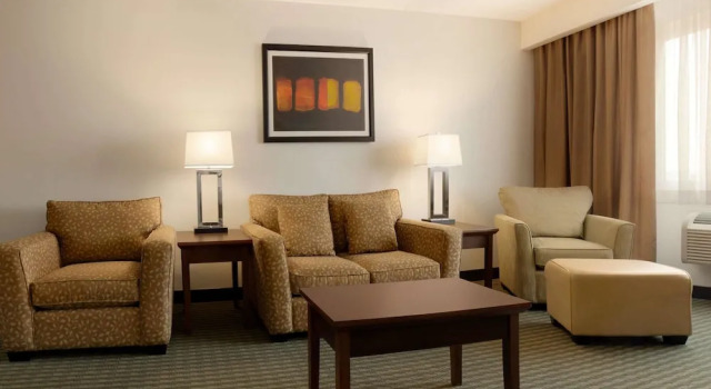 Двухместный люкс c 1 комнатой Travelodge Hotel by Wyndham Weyburn
