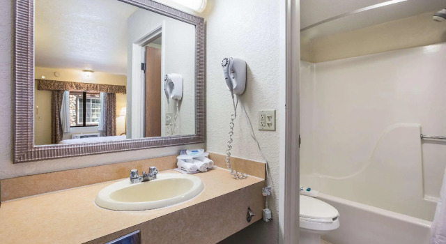 Двухместный номер Standard Days Inn by Wyndham Mackinaw City - Bridgeview Area