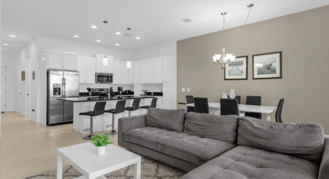 4 Bd 3 Ba The Enclaves At Festival 232 Cd, Забронировать Отель Отели Давенпорт с парковкой, Парковка