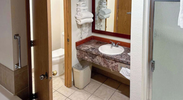 Двухместный люкс Econo Lodge Edmonds North Seattle