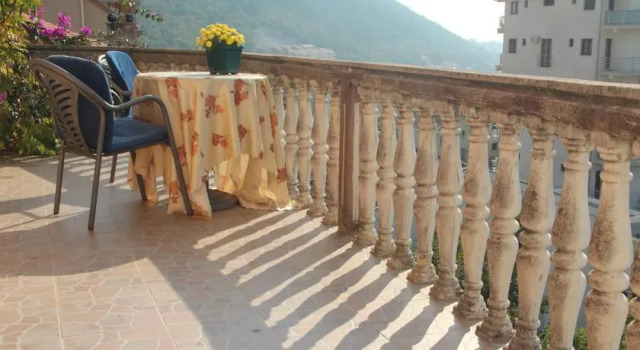 Sunny Villa Apartments, Book Apartment Cheap Hotels in Budva County