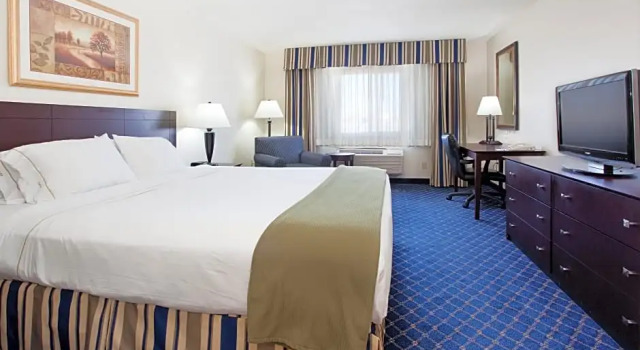Полулюкс Holiday Inn Express Hotel & Suites Torrington by IHG