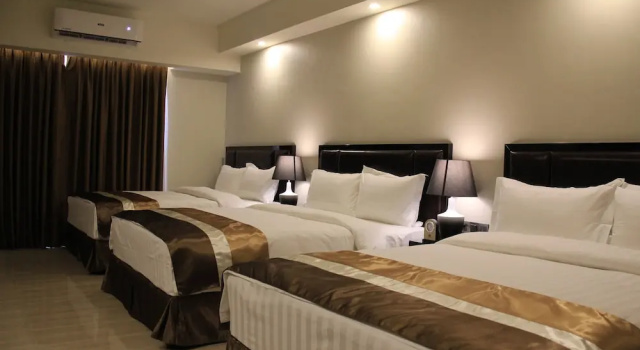 Трёхместный семейный номер Standard с видом на бассейн Savannah Resort Hotel