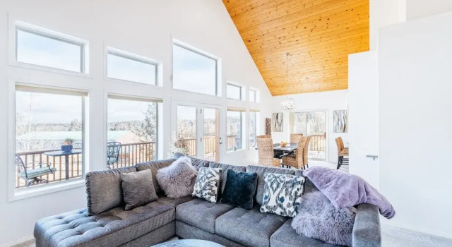 Tailwinds Farm, Secluded On The River, Amazing Views 4 Bedroom Home by Redawning, Book Vacation Home Sunriver Mount Bachelor
