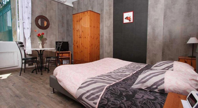 Studio in Suze-la-rousse, With Shared Pool, Enclosed Garden and Wifi, Rezerwuj Hotel Suze-la-Rousse Drôme Provençale