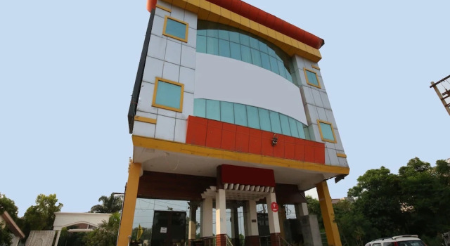 Capital O 10990 Hotel Alaska, Rezervovat Hotel Hotely v Panchkula s parkováním, Parkování