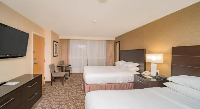 Четырёхместный Люкс с видом на город Hyatt Regency Niagara Falls Fallsview