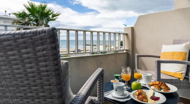 Четырёхместный номер Standard Hôtel du Midi Plage