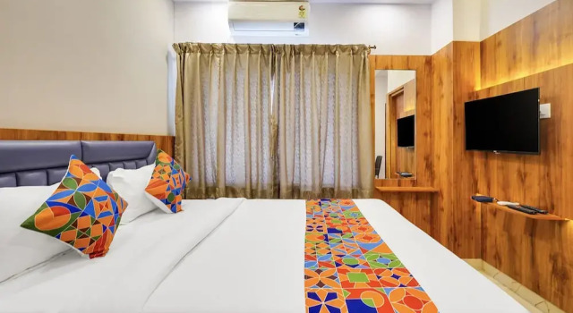 Номер Deluxe FabHotel Royal Grand
