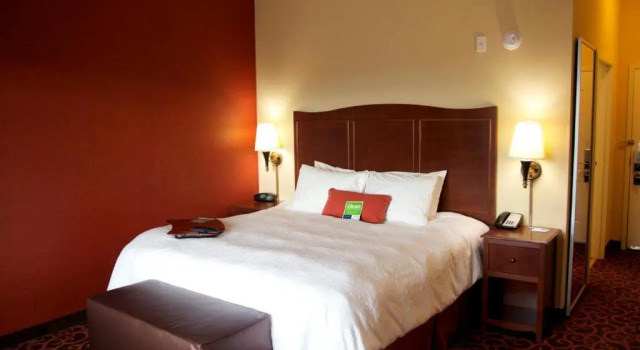 Номер Standard Hampton Inn & Suites Watertown