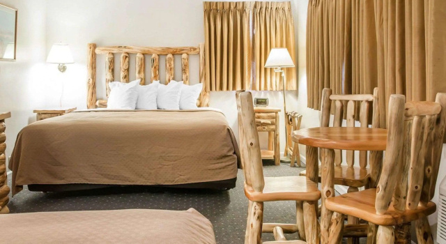 Двухместный люкс Quality Inn & Suites Mackinaw City Beachfront