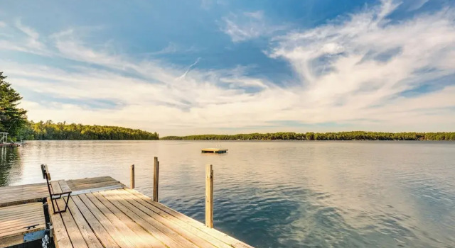 Коттедж Lake Tomahawk Fall Retreat w/ Foliage & Lake Views
