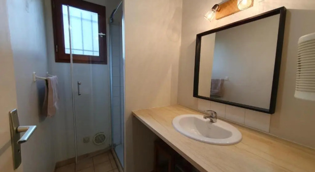 Коттедж с 2 комнатами с красивым видом из окна Les Chalets du Gélat avec pizzéria et snack sur place