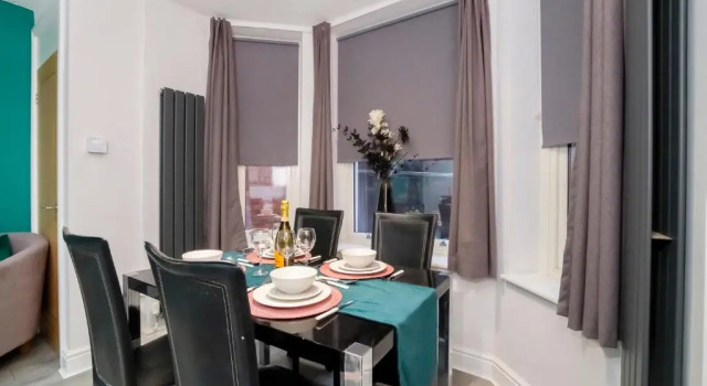 Apartment 1 the Keyes- Stylish & Spacious Apartment with Free Parking