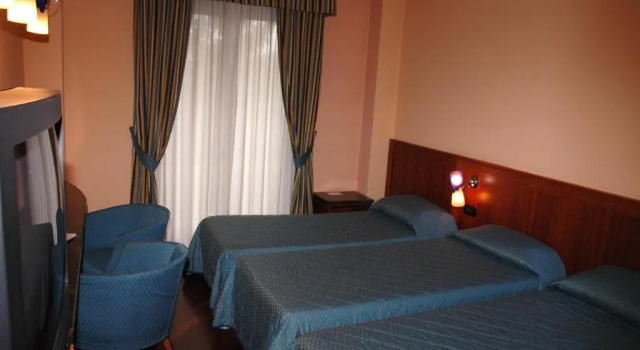 Трёхместный номер Standard Hotel Michelangelo Palace & SPA
